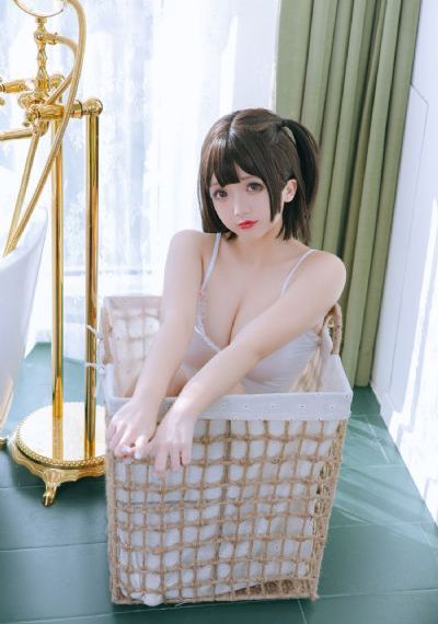 森林里的熊先生在冬眠中动漫